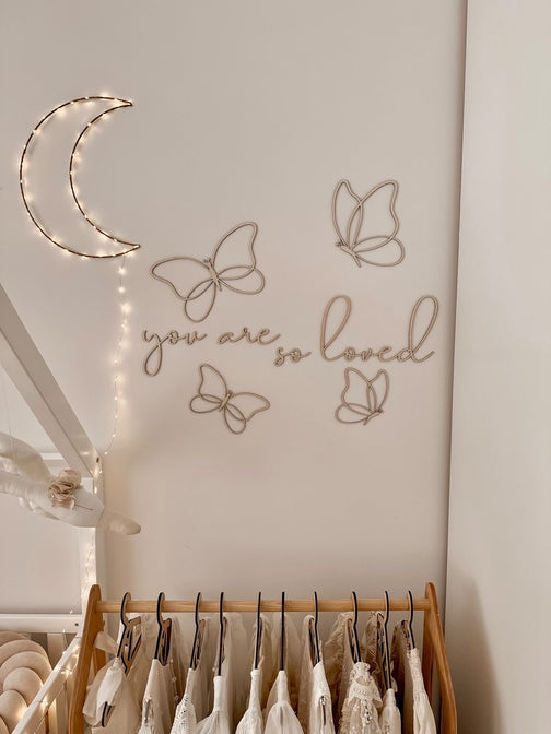 Houten set vlinders met tekst "You are so loved"