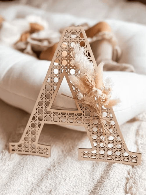Houten rotan letter
