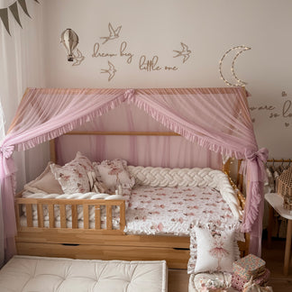Bedhemel tule met ruffle voor een bedhuisje