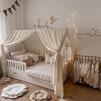 Ciel de lit en mousseline pour une maison