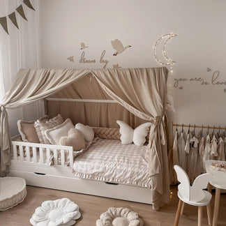 Ciel de lit en mousseline avec ruban pour une maison de lit