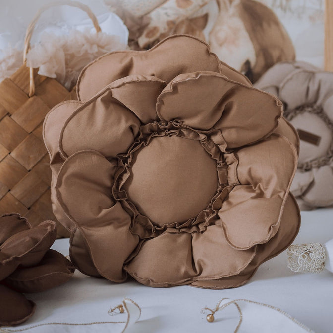 Coussin fleur en peluche