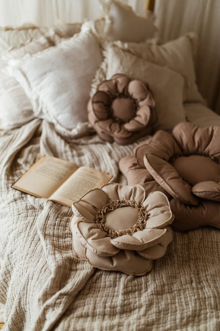 Coussin fleur en peluche