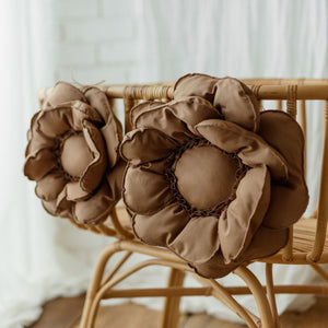Coussin fleur en peluche