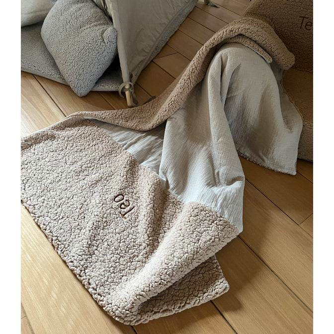 Weiche "Teddydecke" mit gesticktem Namen - beige