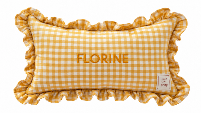 Coussin en lin couleur crème à bord volanté – avec nom brodé