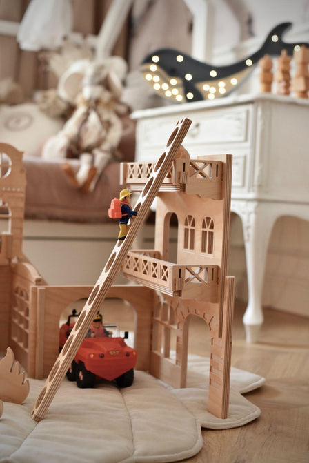 Caserne de pompiers de maison de poupée
