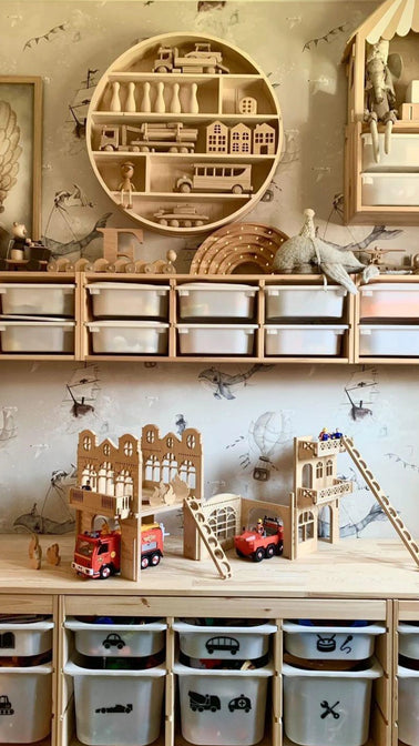 Caserne de pompiers de maison de poupée