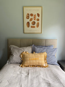 Coussin en lin couleur crème à bord volanté – avec nom brodé