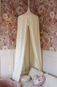 Baldaquin en tulle avec pompons