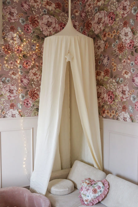 Baldaquin en tulle avec pompons
