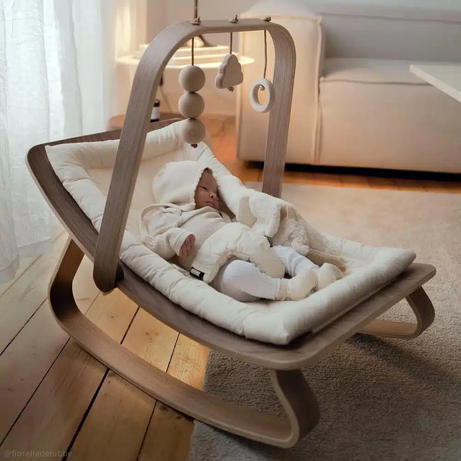 Wipstoel Levo Natural Wood Walnoot - Organic Milk