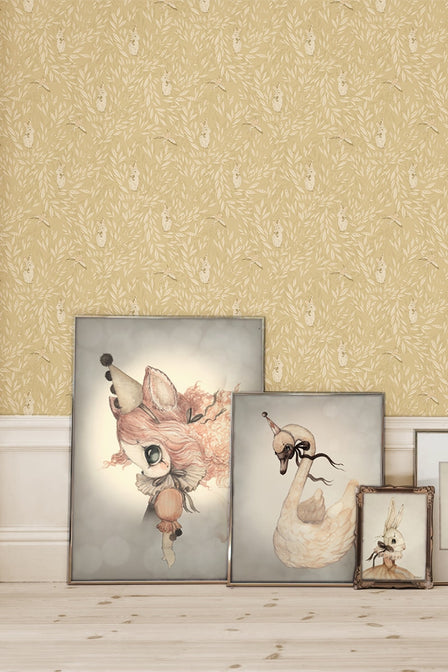 Behang Misty Leaf Fauna - Mustard - Mrs. Mighetto