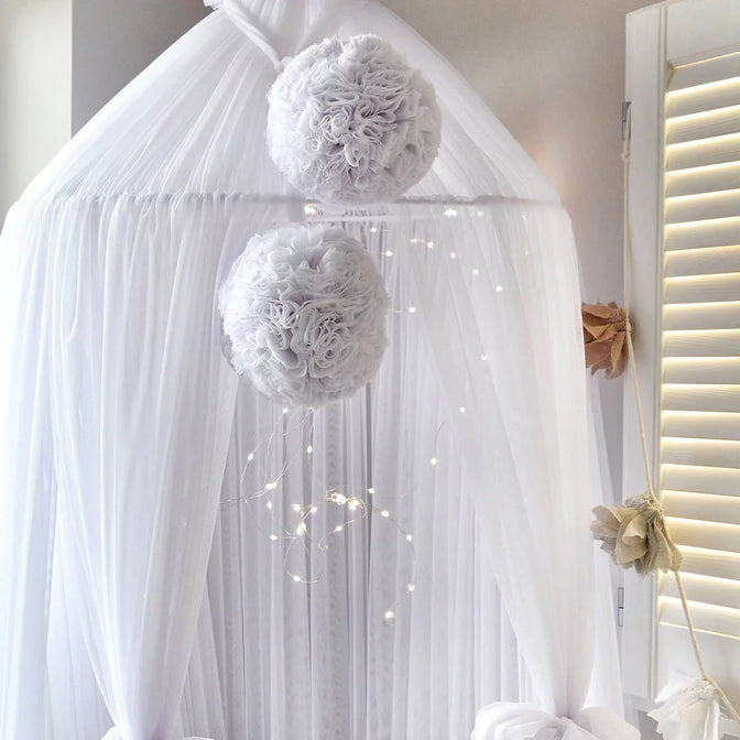 Bedhemel Tule met pompons