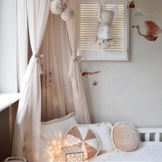 Bedhemel Tule met pompons
