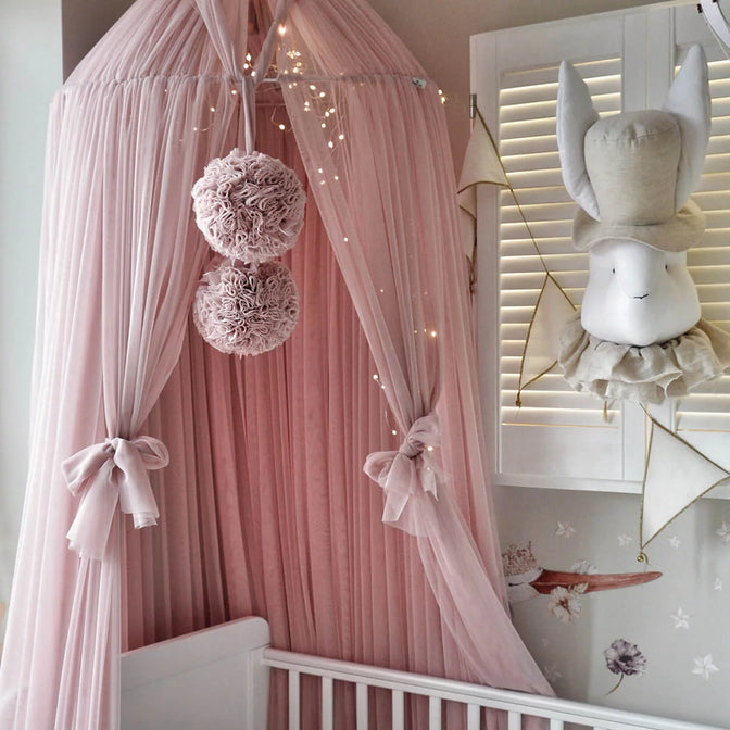 Bedhemel Tule met pompons