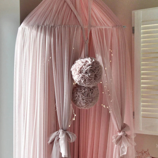 Bedhemel Tule met pompons