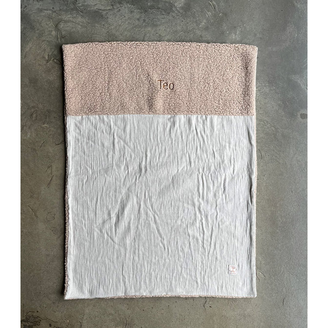 Weiche "Teddydecke" mit gesticktem Namen - beige