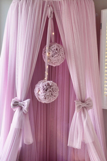Bedhemel Tule met pompons