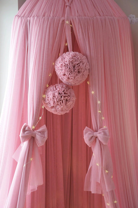 Bedhemel Tule met pompons