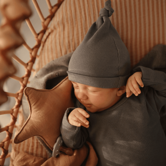 Bonnet bébé côtelé gris - MUSHIE