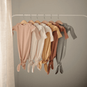 Geknoopte baby slaapzak/romper Ribbed Blush
