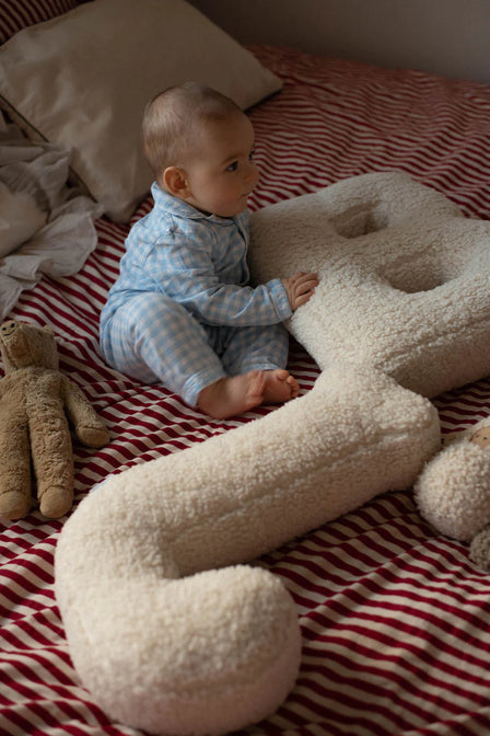 Teddy letter kussen wit J - Betty's Home