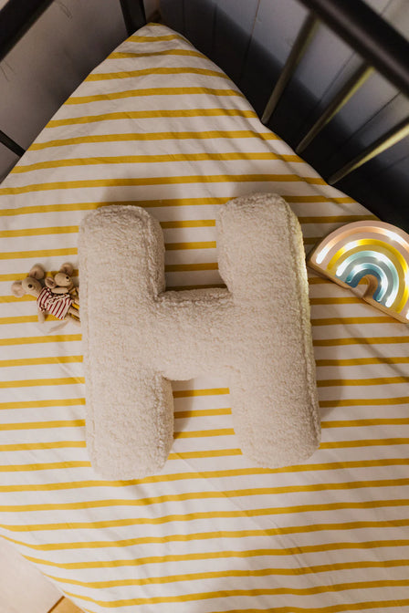 Teddy letter kussen wit H