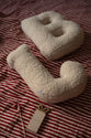 Teddy letter kussen wit J - Betty's Home